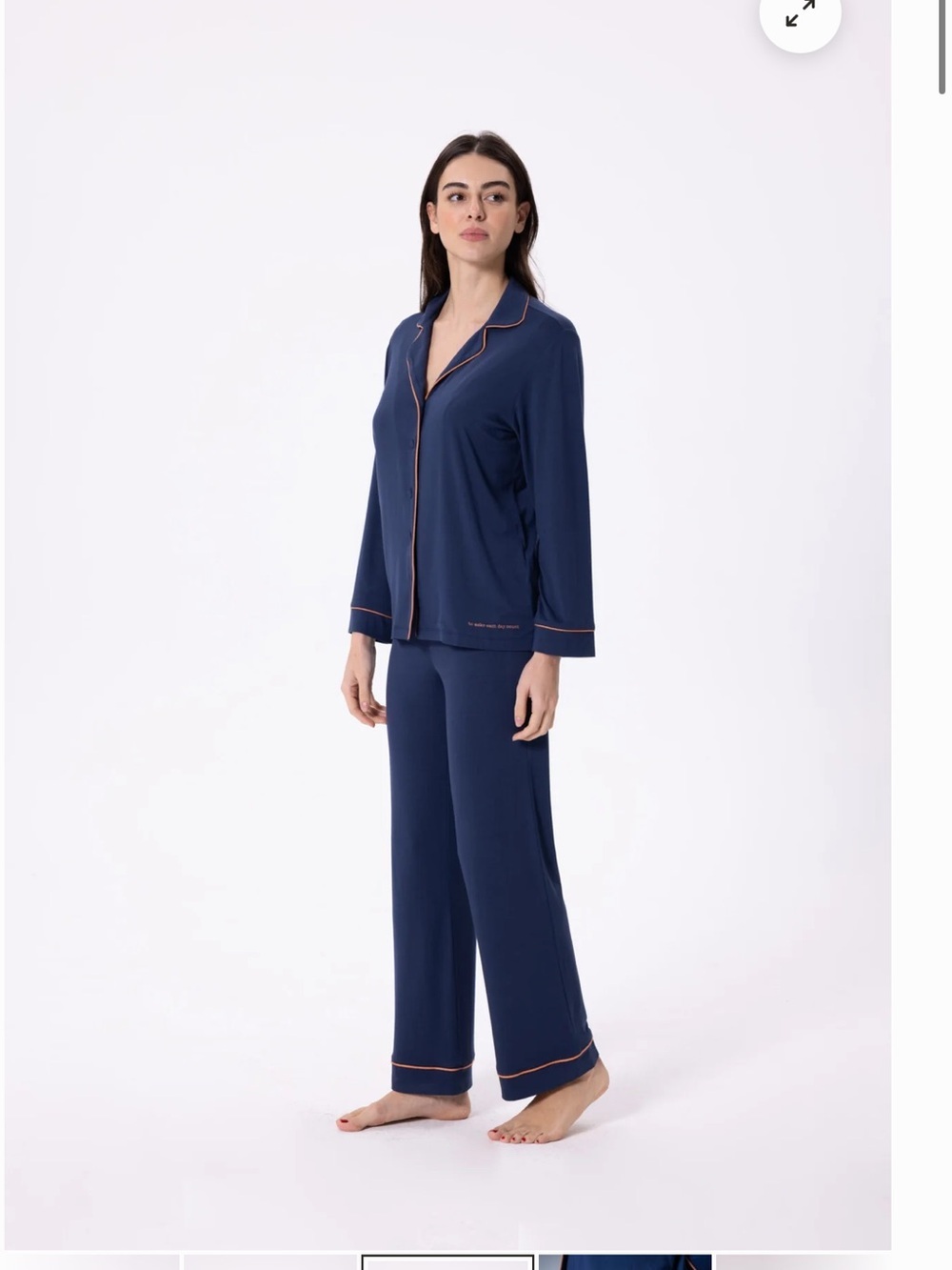 Wear storytellers; pajamas size L